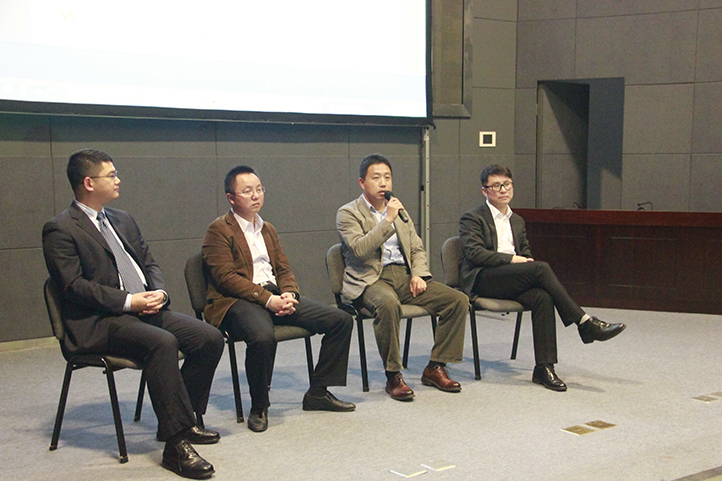 TI中国区市场经理文司华先生为观众的提问做现场解答。