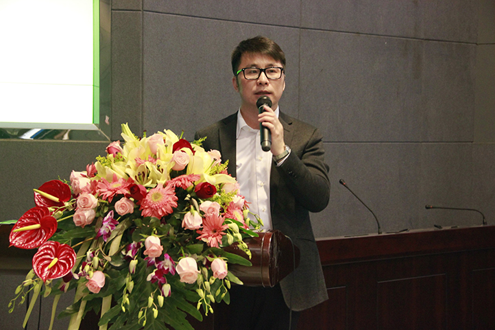 京微雅格副总裁王海力先生在可穿戴论坛上演讲。