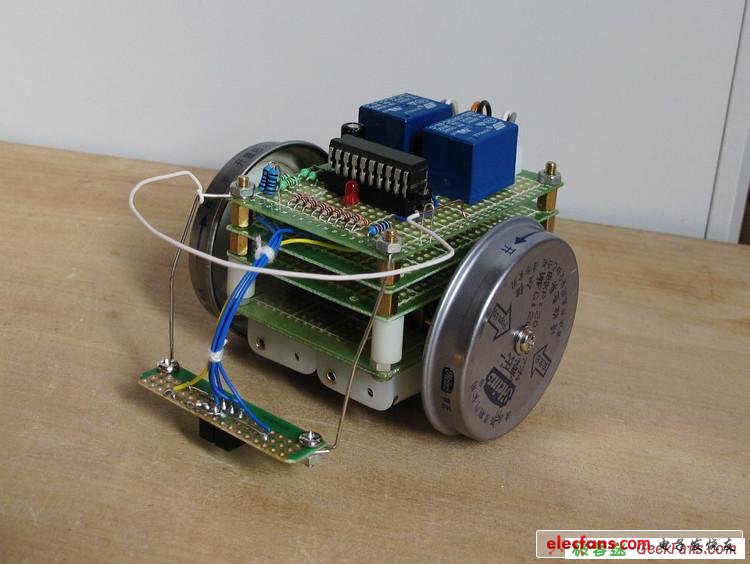 机器人制作：模拟计算机循线小车