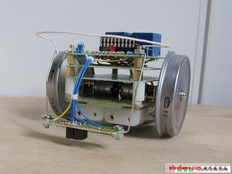 机器人制作：模拟计算机循线小车
