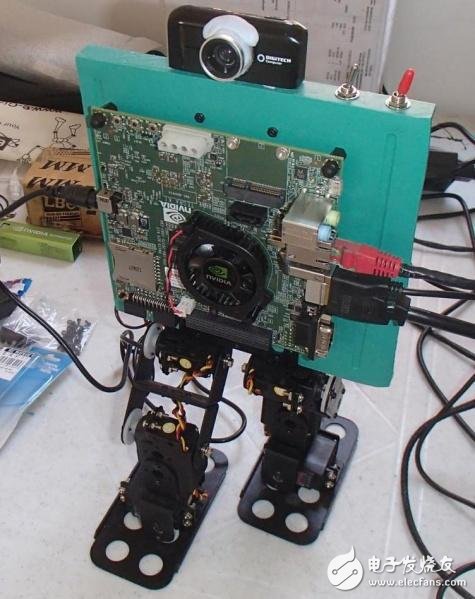Nvidia 的 SCOL 机器人使用其Jetson-TK1 单板机和一台照相机与人类互动