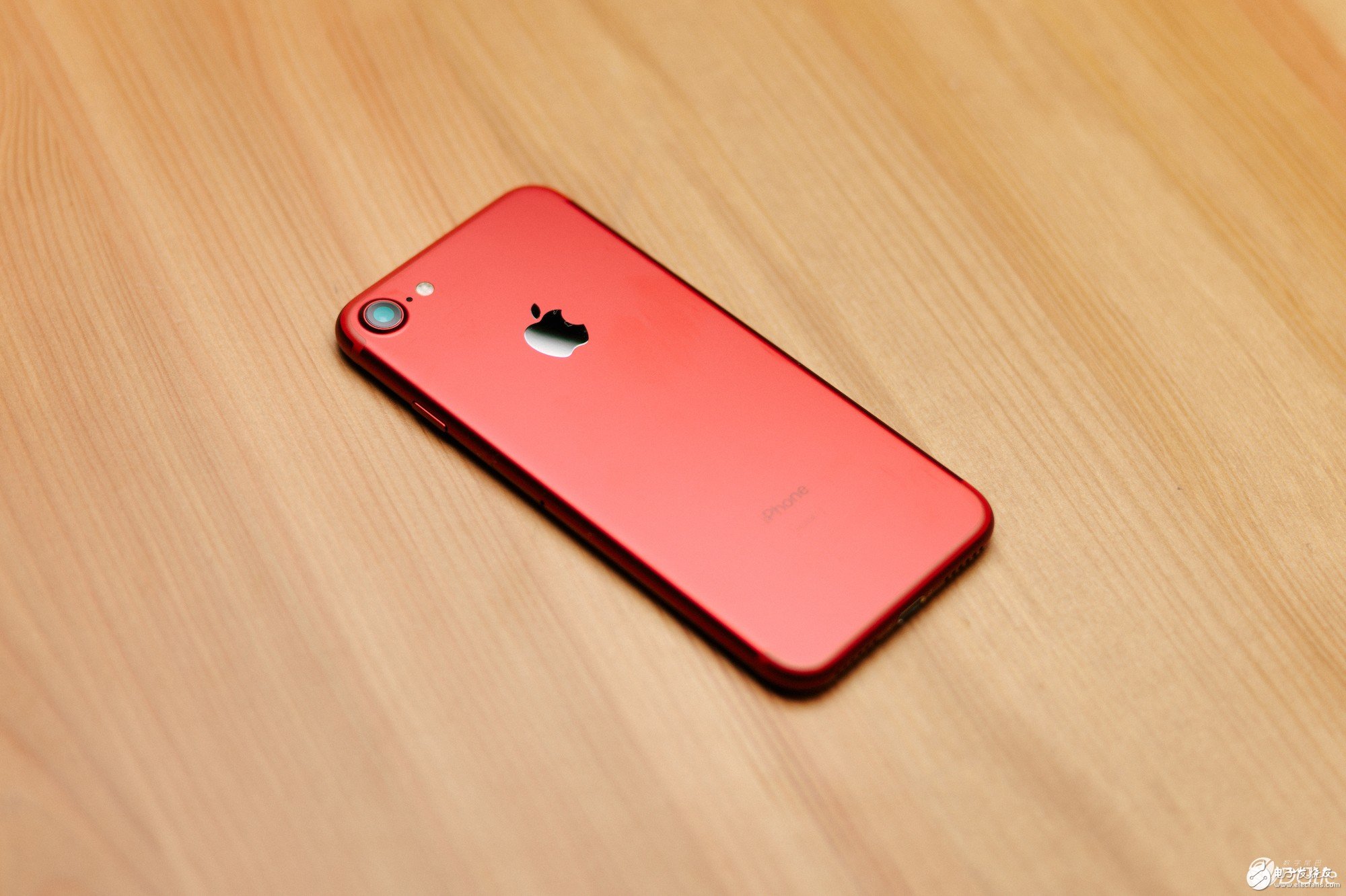 iPhone7红色特别版开箱图赏:iPhone一直都很美 这次很“骚”