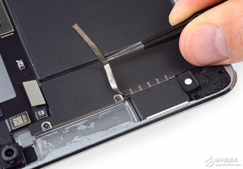 10.5英寸iPad Pro首拆解：为了高刷新频率上了四根排线！
