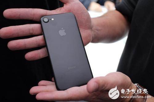 iphone8上市时间确定iPhone7已开始降价让路,苹果最心酸的手机iPhone7还值得买吗?