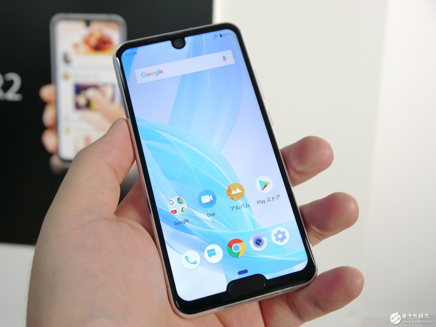 夏普发布一款双刘海屏手机 将于2019年1月在