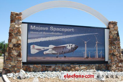 莫哈韦航空港的入口指示牌表示到目前为止其“太空船一号”对商业太空运输的贡献还是很巨大