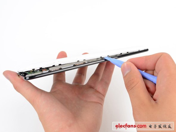 差距仅仅1mm！ iPad 9.4 mm ，而谷歌Nexus 7为10.4 mm 