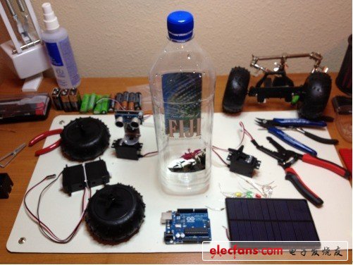 Fijibot是一个自制的，自我充电的photovore机器人，我用了一个1.5L的Fiji水瓶、Arduino Uno开发板