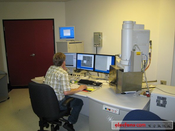 扫描电子显微镜工作室一角