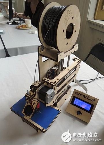 售价400美元的桌上型3D印製机