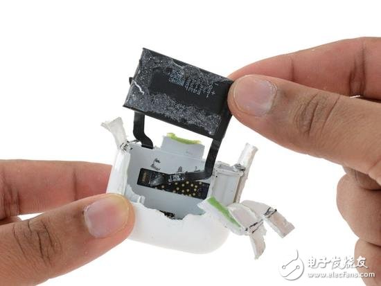 苹果Airpods超详细拆解 拆一次就报废的无线耳机