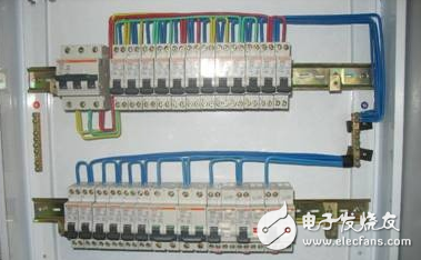 配电箱系统图识图解_实用家用配电箱接线实物图分享