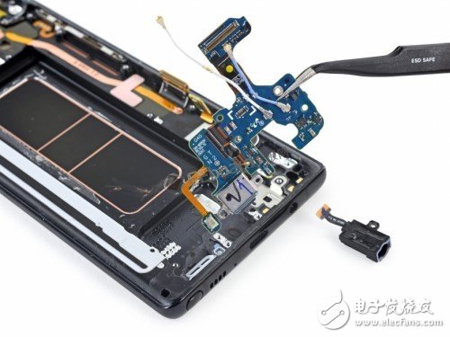 三星Galaxy Note8拆解详情：你这是想不让我换掉原装电池呀！