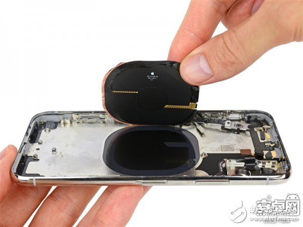 iPhone X最专业深度拆解！惊现神秘芯片
