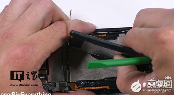 HTC U 11手机拆解视频：内部做工尚可改进