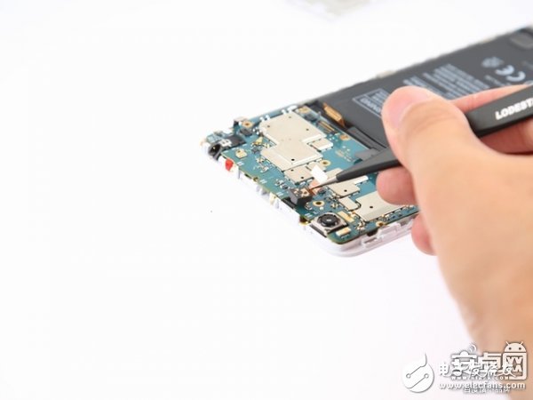 小米Max 2手机拆解：动手难度不高，容易维修