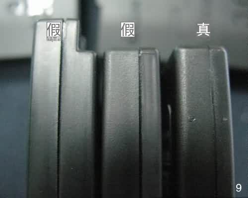 最右边的为原装PSP2000电池